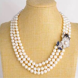 Pearl necklace